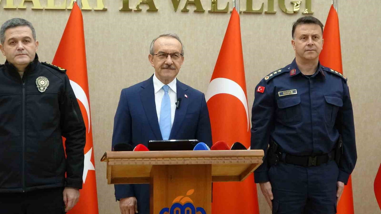 MALATYA’DA YILBAŞI GÜVENLİĞİ İÇİN 2 GÜN BOYUNCA ASAYİŞ DENETİMLERİNDE 965 EKİPTEN OLUŞAN 3 BİN 727...