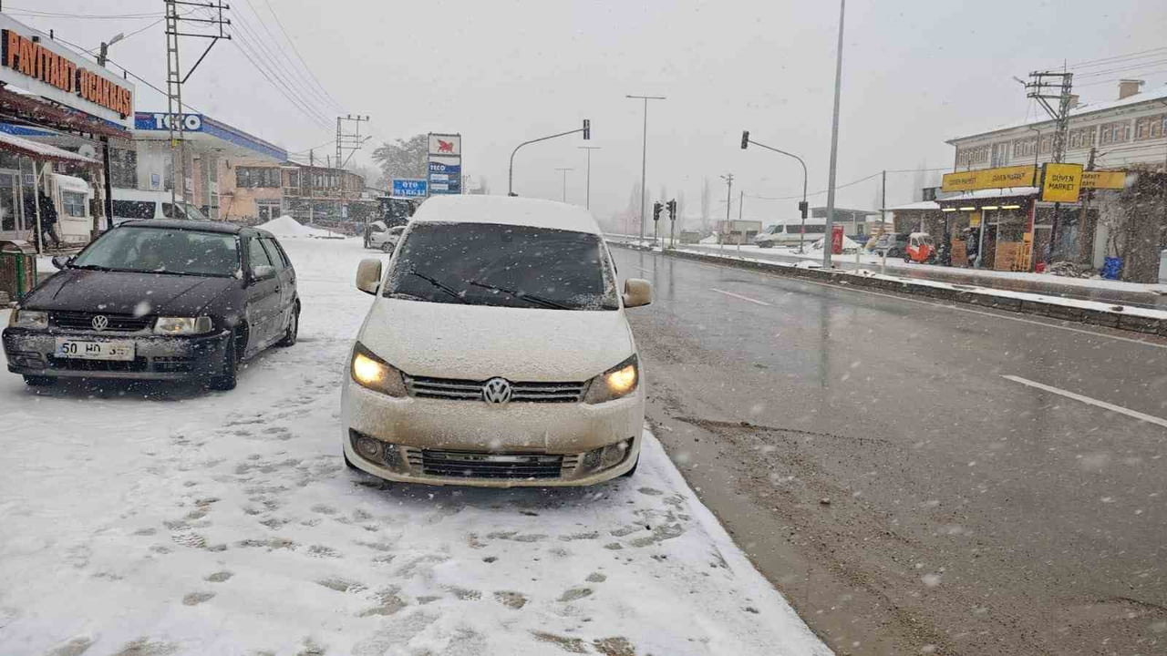 MALATYA KIRSALINDA KAR YAĞIŞI ETKİLİ OLUYOR