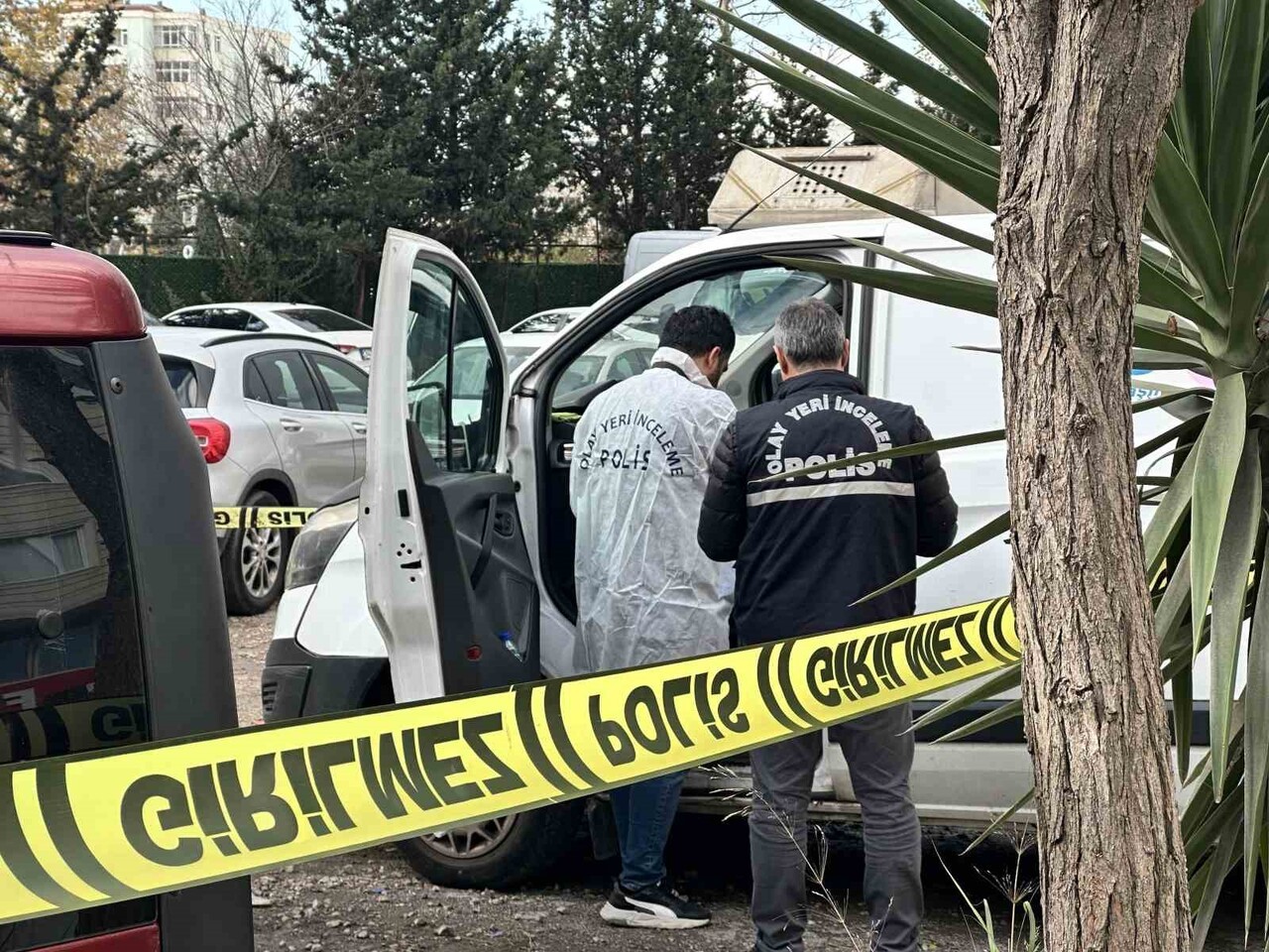 MALTEPE'DE BİR KARGO ÇALIŞANI İŞE GİTMEK İÇİN BİNDİĞİ ARAÇ İÇERİSİNDE ÖLÜ OLARAK BULUNDU. ÖLÜM...