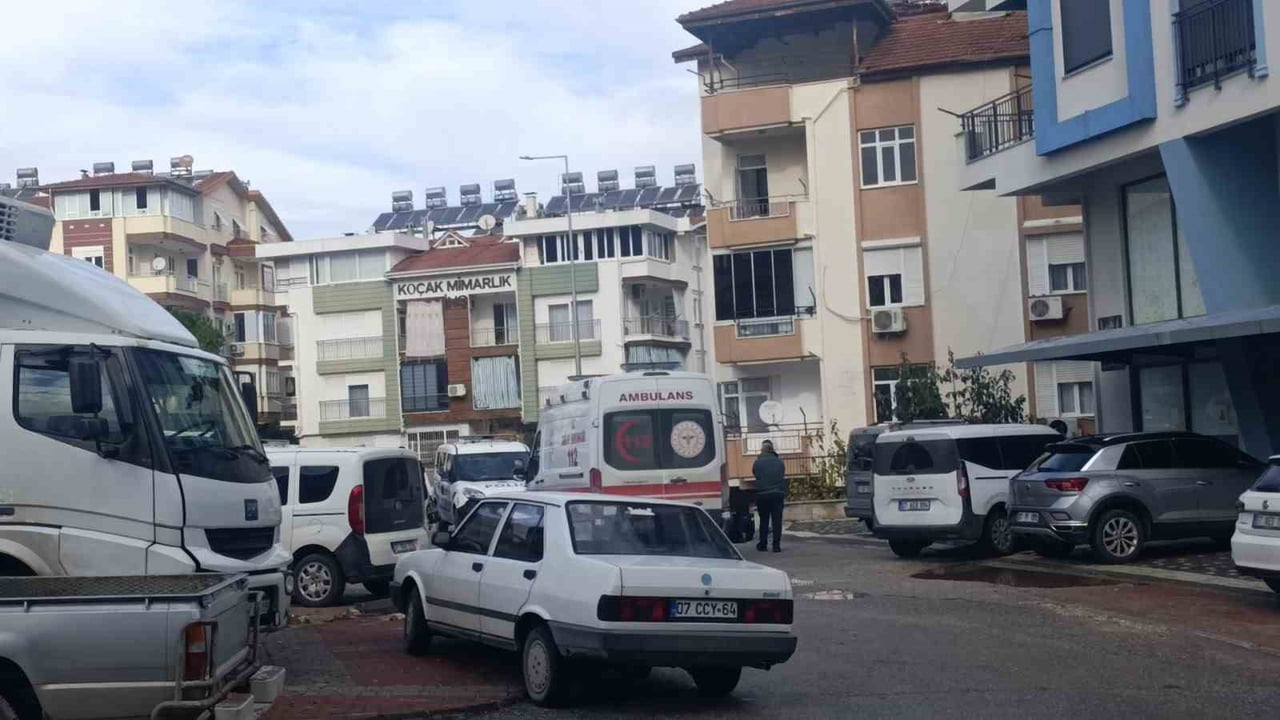 MANAVGAT İLÇESİNDE BİR SÜREDİR KANSER HASTALIĞIYLA MÜCADELE ETMEKTE OLAN 65 YAŞINDAKİ ADAM EVİNDE...