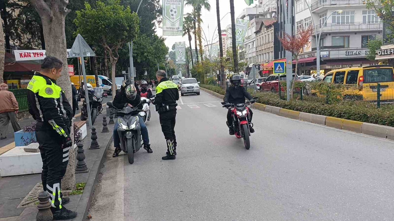 MANAVGAT’TA YAPILAN DENETİMLERDE MOTOSİKLET SÜRÜCÜLERİNİN KASK VE ELDİVEN KULLANIM ORANI YÜZDE 90...