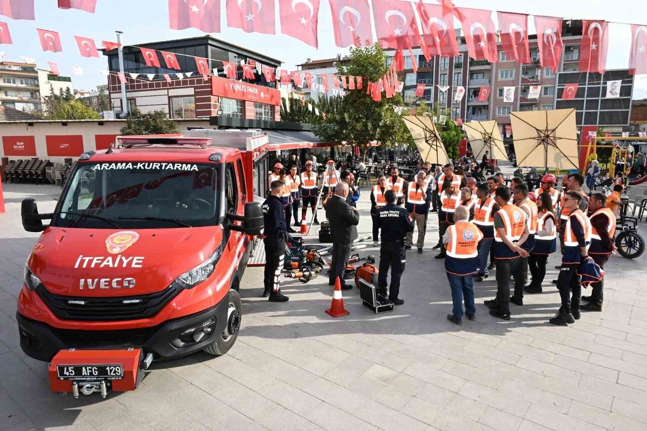 MANİSA'DA, AFET VE ACİL DURUMLARA KARŞI TOPLUMSAL MÜDAHALE KAPASİTESİNİ ARTIRMAK AMACIYLA ‘MAHALLE...