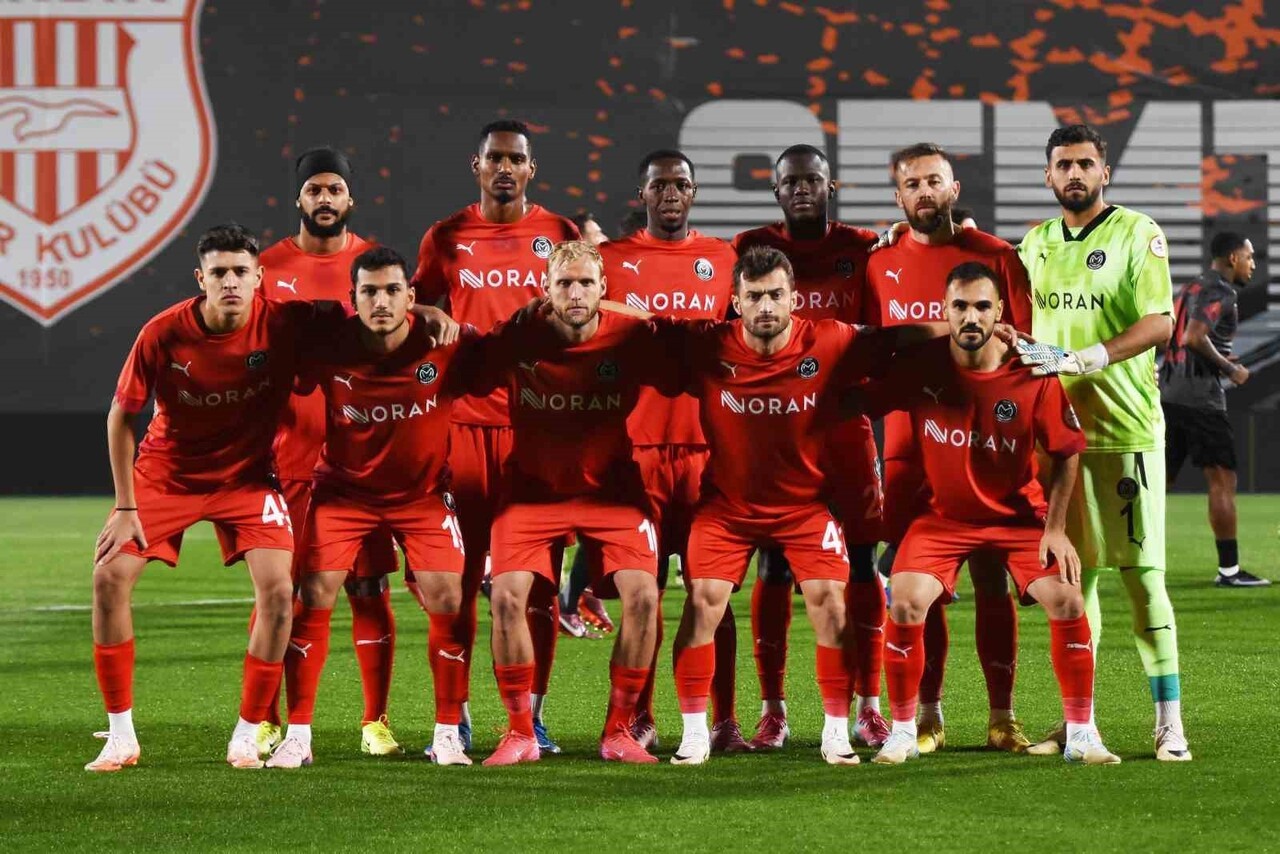 MANİSA'NIN PROFESYONEL LİGLERDEKİ İKİ TAKIMI DA HAFTAYI MAĞLUBİYETLE KAPATARAK DÜŞME POTASINDA YER...