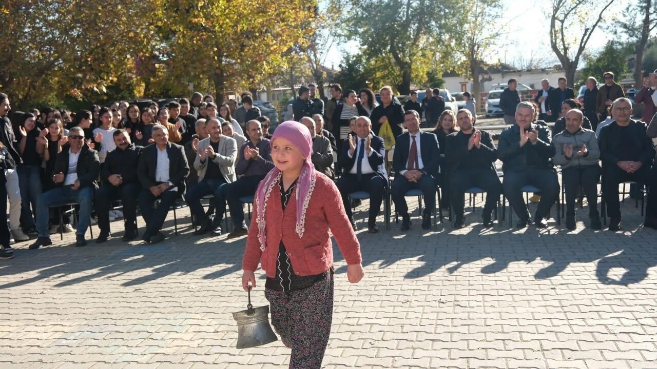 MANİSA'NIN SARIGÖL İLÇESİNDE GERÇEKLEŞTİRİLEN TÖRENDE, TUTUMLU OLMANIN VE YERLİ MALI KULLANMANIN...