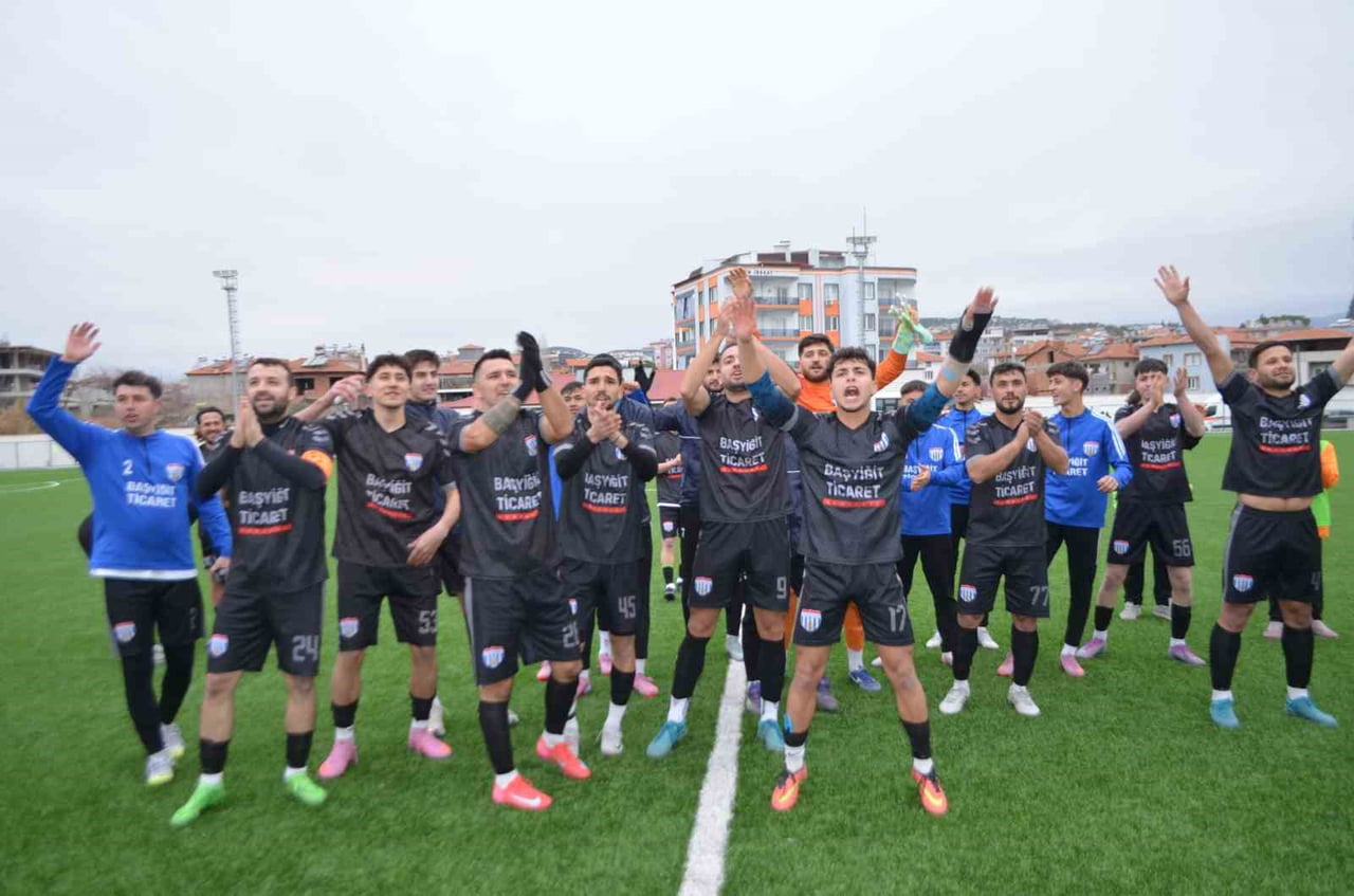 MANİSA 1. AMATÖR KÜME ALAŞEHİR GRUBU’NDA MÜCADELE EDEN SELENDİ BELEDİYESPOR, SAHASINDA AĞIRLADIĞI...