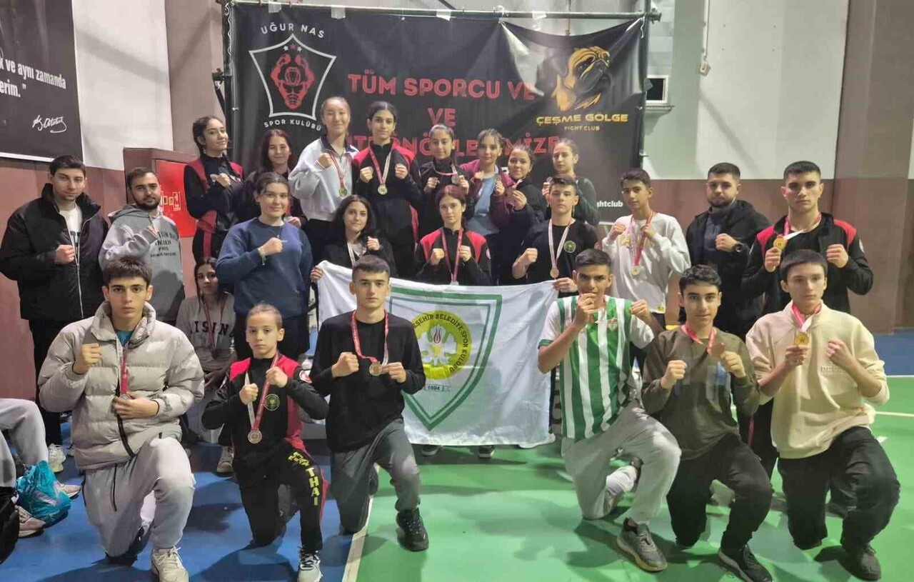 MANİSA BÜYÜKŞEHİR BELEDİYESİ DESTEKLİ 41 SPORCU, İZMİR’DEKİ 10 KASIM ATATÜRK’Ü ANMA MUAYTHAİ...
