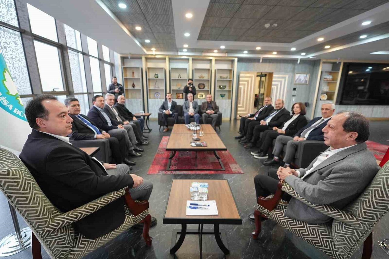 MANİSA BÜYÜKŞEHİR BELEDİYESİ, YUNUSEMRE İLÇESİ MURADİYE MAHALLESİ’NİN ATIK SU SORUNUNA KALICI...