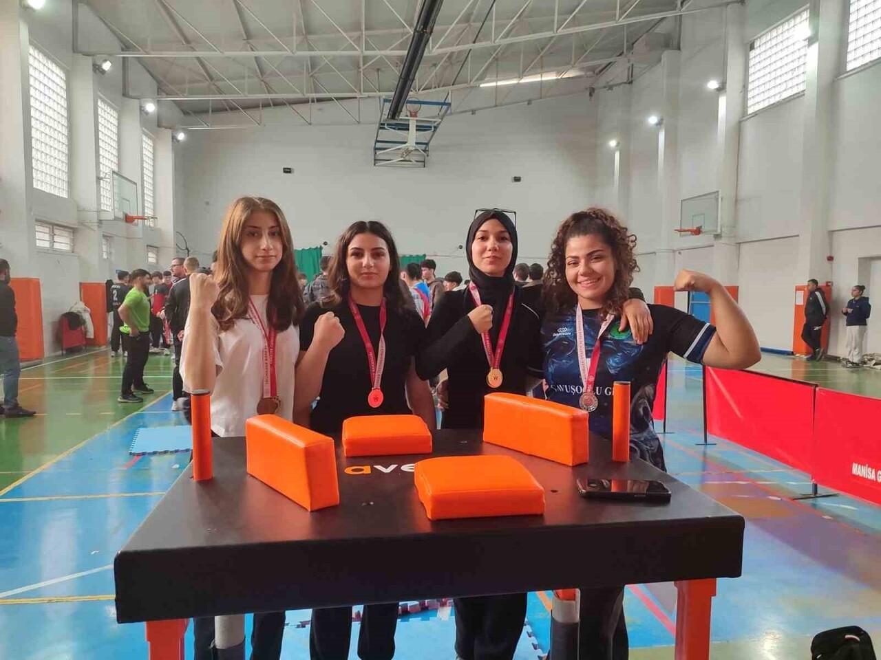 MANİSA’DA DÜZENLENEN OKULLAR ARASI BİLEK GÜREŞİ İL BİRİNCİLİĞİ MÜSABAKALARINDA SALİHLİLİ SPORCULAR...