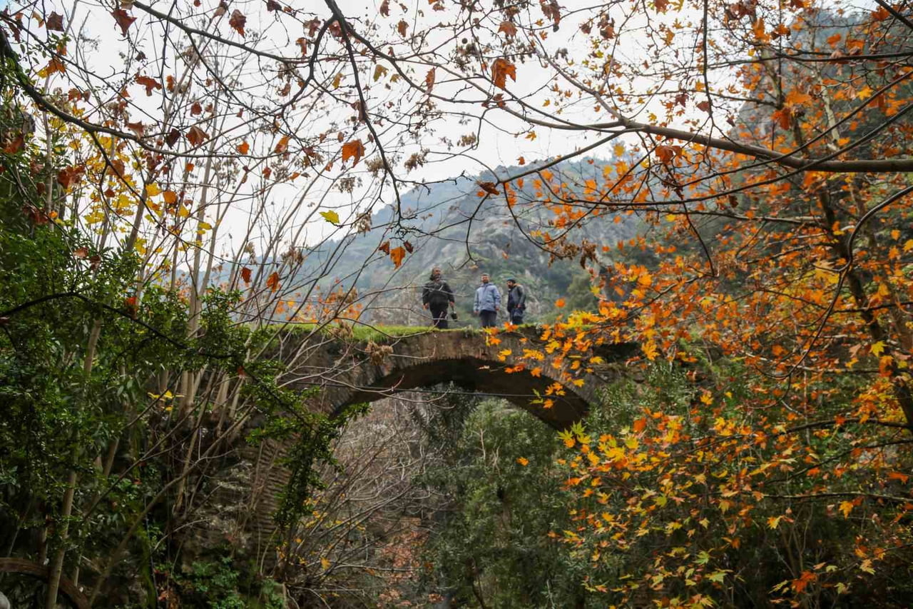 MANİSA’DA SPİL DAĞI ETEKLERİNDEN DOĞARAK ŞEHİR MERKEZİNDEN GEÇEN VE GEDİZ NEHRİ’NE ULAŞAN ÇAYBAŞI...