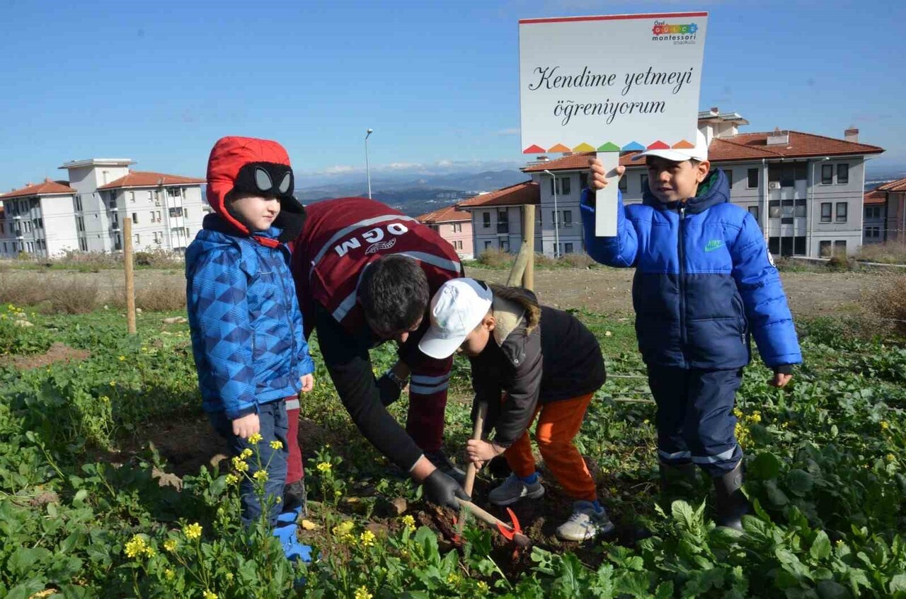 MANİSA’DA YANAN ORMANLIK ALANLARIN AĞAÇLANDIRILMASI KAPSAMINDA YÜRÜTÜLEN ÇALIŞMALARDA 100 BİNİNCİ...