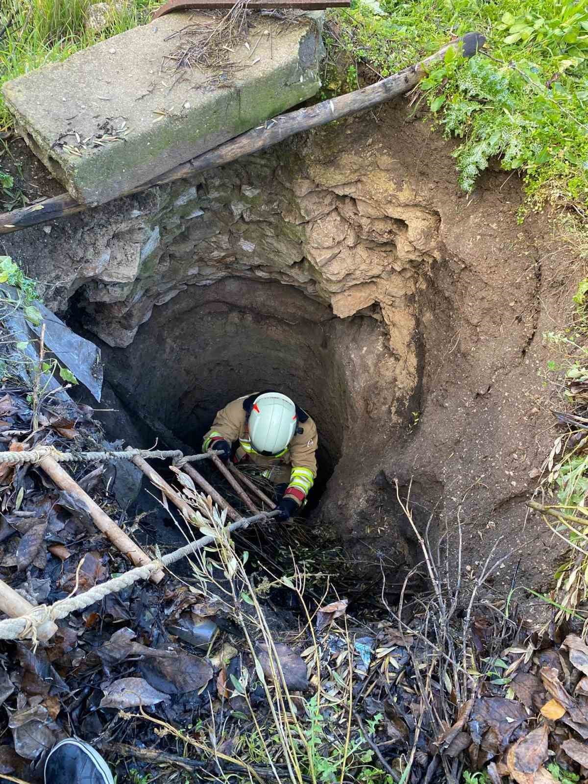MANİSA’NIN KIRKAĞAÇ İLÇESİNDE YAKLAŞIK 5 METRE DERİNLİĞİNDEKİ SU KUYUSUNA DÜŞEN KÖPEK, İTFAİYE...