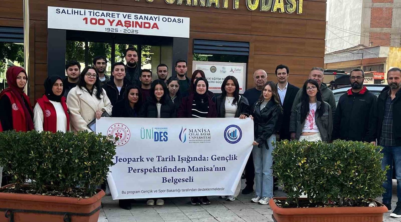 MANİSA’NIN SALİHLİ İLÇESİNDE FAALİYET GÖSTEREN SALİHLİ FOTOĞRAF DERNEĞİ (SALFOD), CELAL BAYAR...