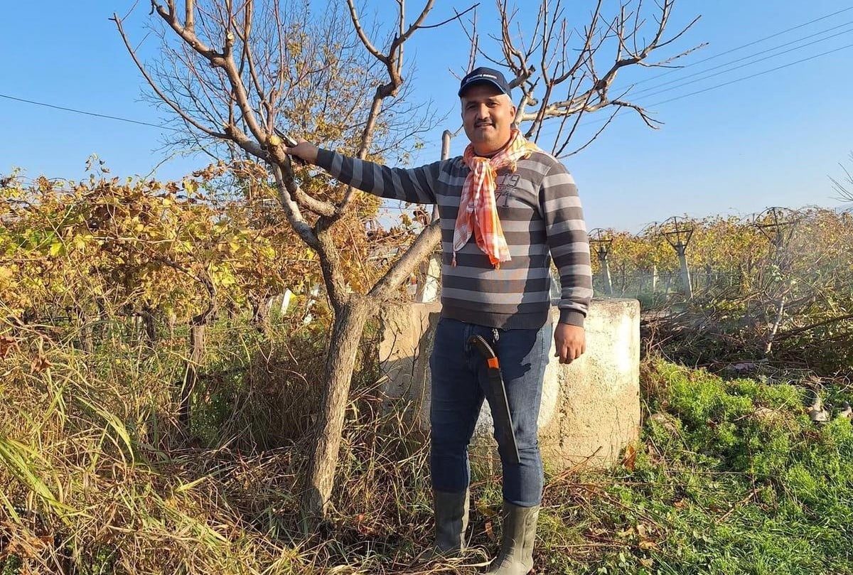 MANİSA’NIN SARIGÖL İLÇESİ VE ÇEVRESİNDE GEÇİMİNİ TARIMLA SAĞLAYAN ÇİFTÇİLER, KIŞ MEVSİMİNE RAĞMEN...