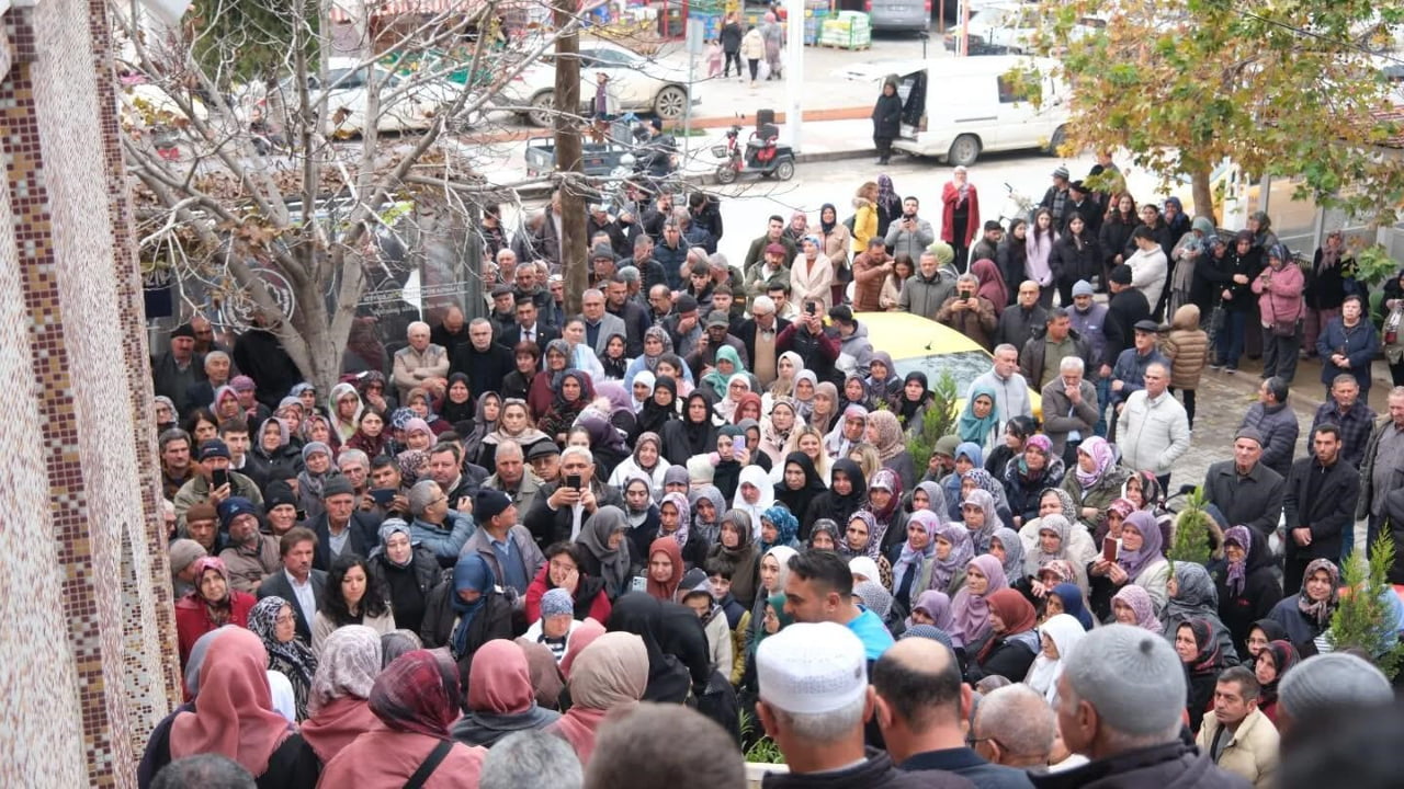 MANİSA’NIN SARIGÖL İLÇESİNDE, UMRE ZİYARETİ İÇİN KUTSAL TOPRAKLARA GİDECEK VATANDAŞLAR DÜZENLENEN...