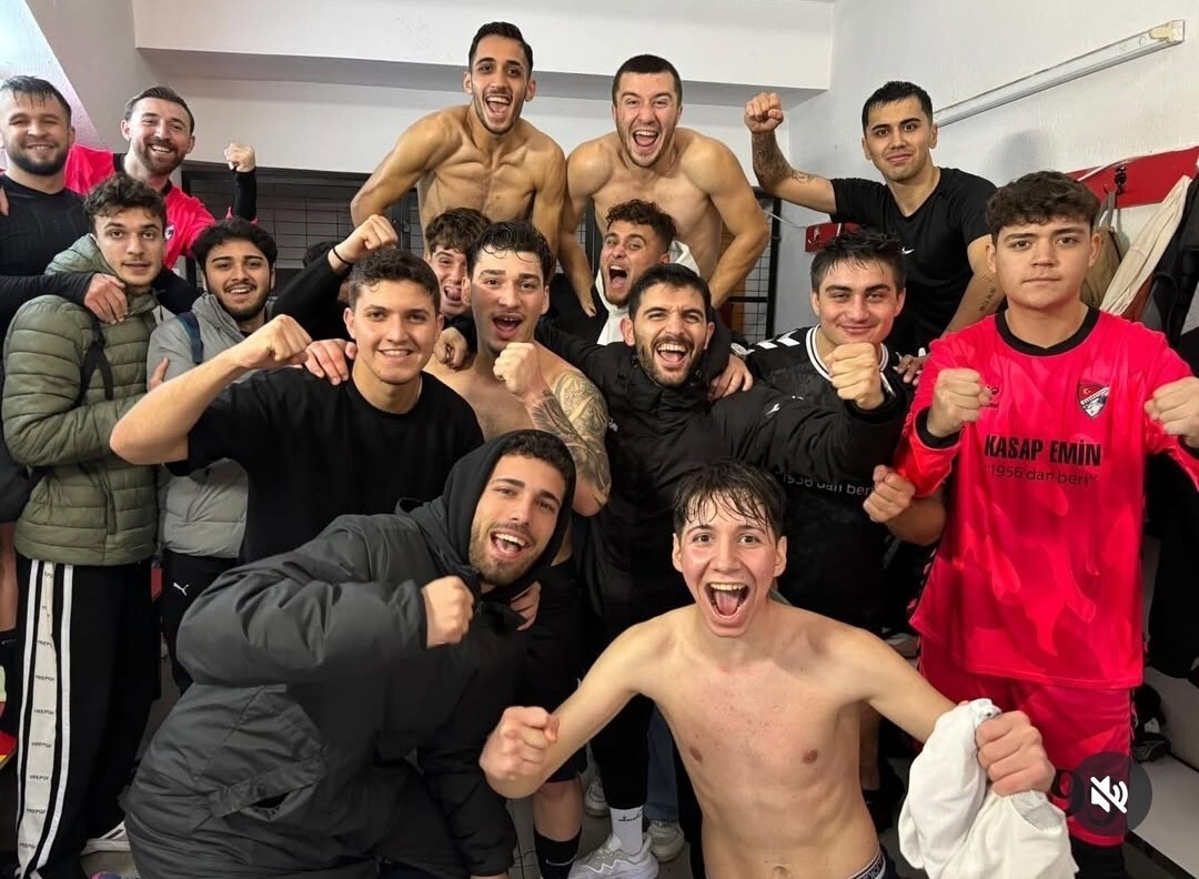 MANİSA SÜPER AMATÖR KÜME B GRUBU'NDA 3. HAFTA MAÇLARI NEFES KESTİ. KARAKÖYSPOR (FOTOĞRAFTAKİ...