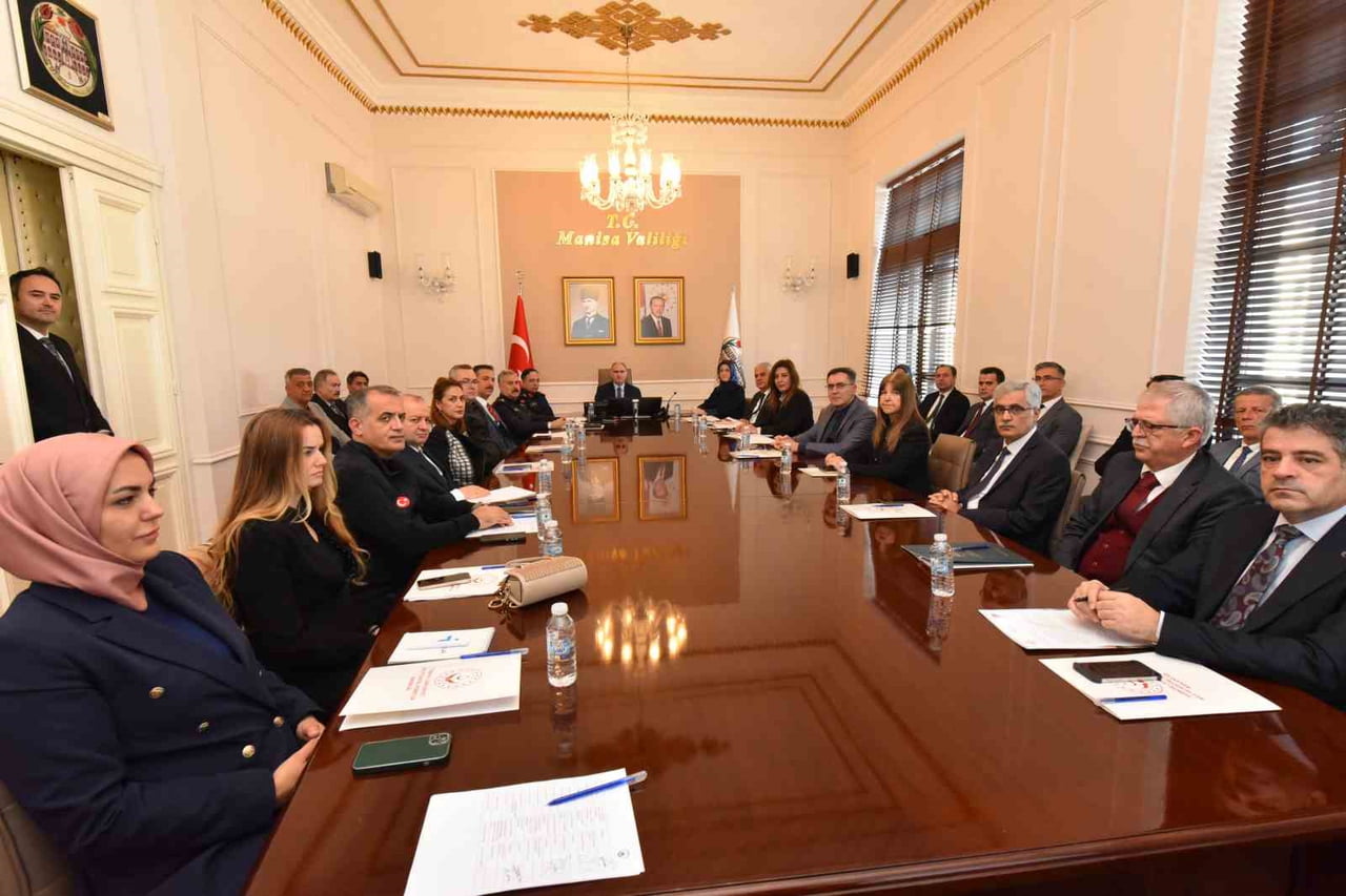 MANİSA VALİSİ VAHDETTİN ÖZKAN BAŞKANLIĞINDA GERÇEKLEŞTİRİLEN AİLENİN KORUNMASI VE GÜÇLENDİRİLMESİ...