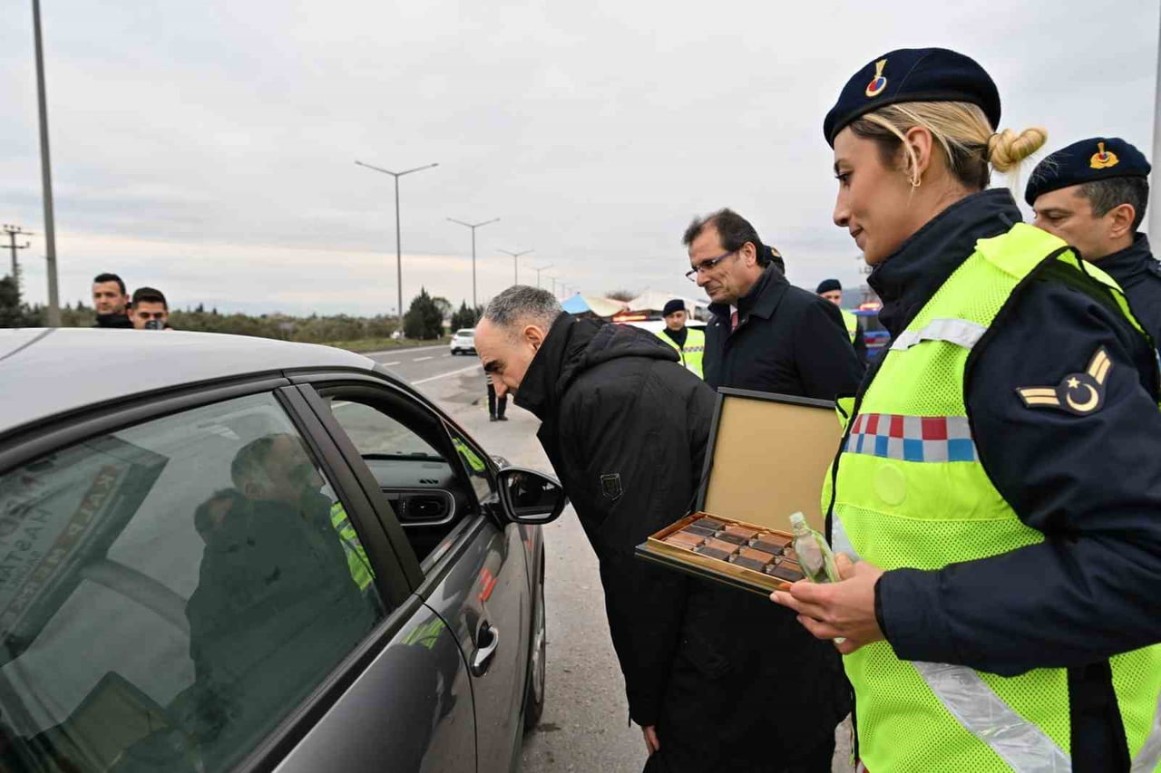 MANİSA VALİSİ VAHDETTİN ÖZKAN, YILBAŞI GÜVENLİK TEDBİRLERİ KAPSAMINDA SALİHLİ İLÇESİNDE POLİS VE...