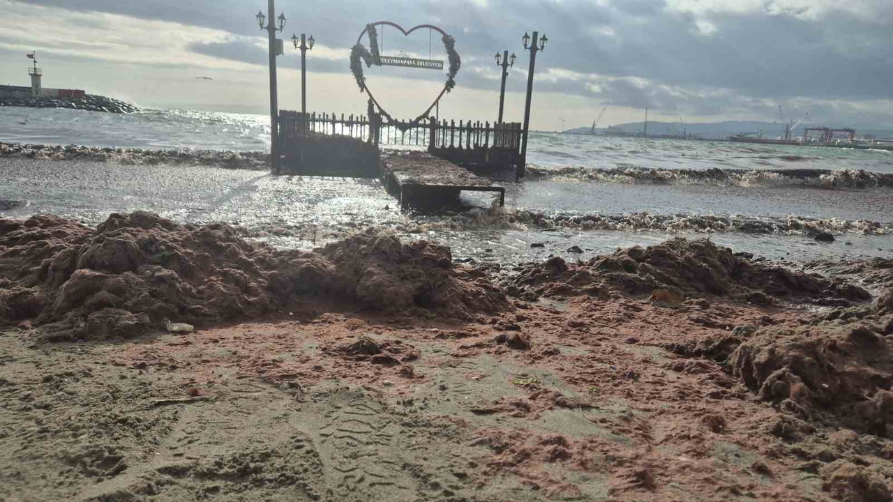 MARMARA DENİZİ’NDE ETKİLİ OLAN ŞİDDETLİ LODOS, SÜLEYMANPAŞA İLÇESİ KIYILARINDA HAYATI OLUMSUZ...