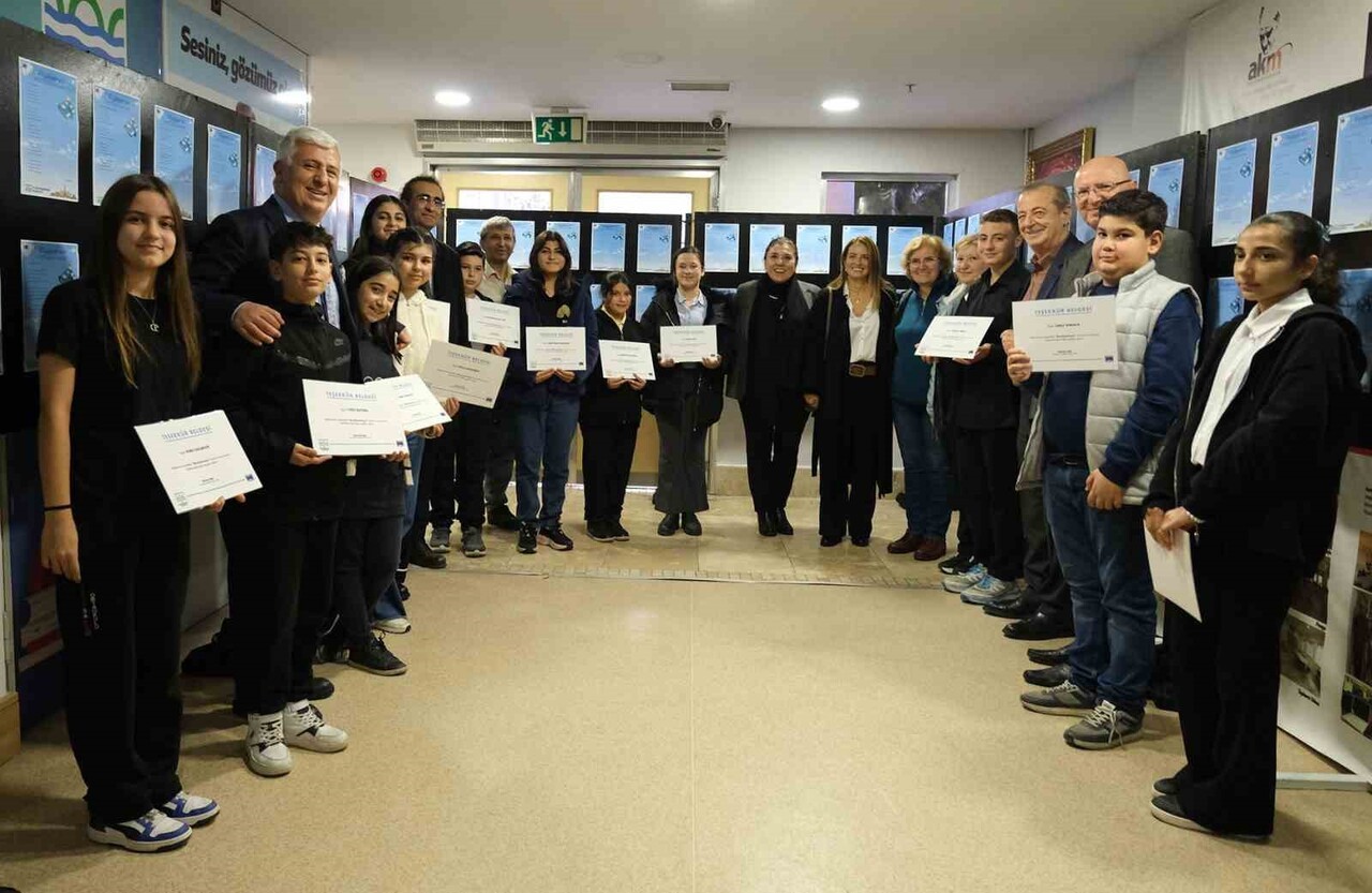 MAVİNİN VE YEŞİLİN BULUŞTUĞU BÜYÜKÇEKMECE, GENÇ ŞAİRLERİN ŞEHRİN RUHUNU DİZELERİNE TAŞIDIĞI VE...