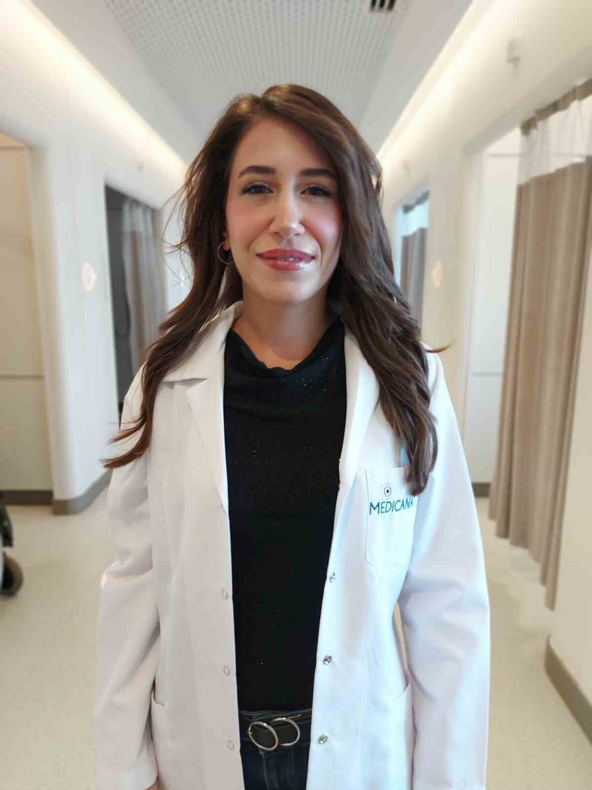 MEDİCANA SAĞLIK GRUBU PSİKOLOJİ BÖLÜMÜ’NDEN KLİNİK PSİKOLOG BURÇİN DENİZ, ÇEŞME’DE EBEVEYNLERLE...