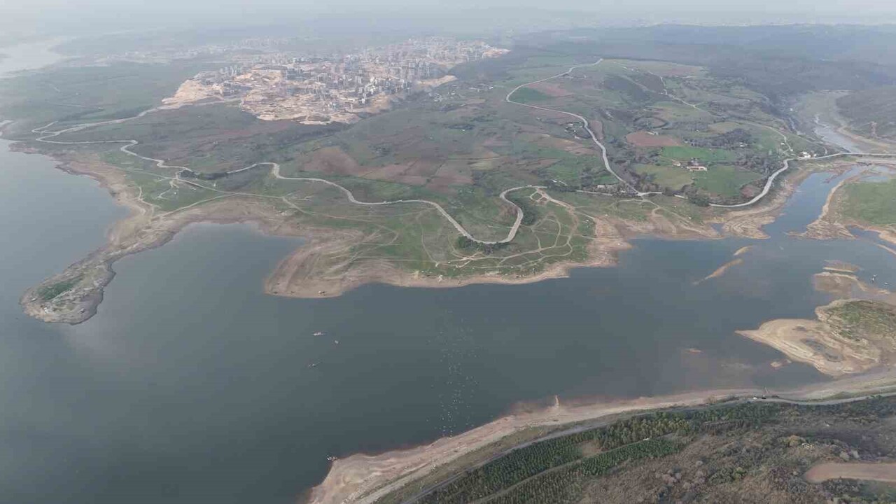 MEGAKENT İSTANBUL'A SU SAĞLAYAN SAZLIDERE BARAJI'NDAKİ SU SEVİYESİ DÜŞÜNCE KURAKLIĞIN EN NET...