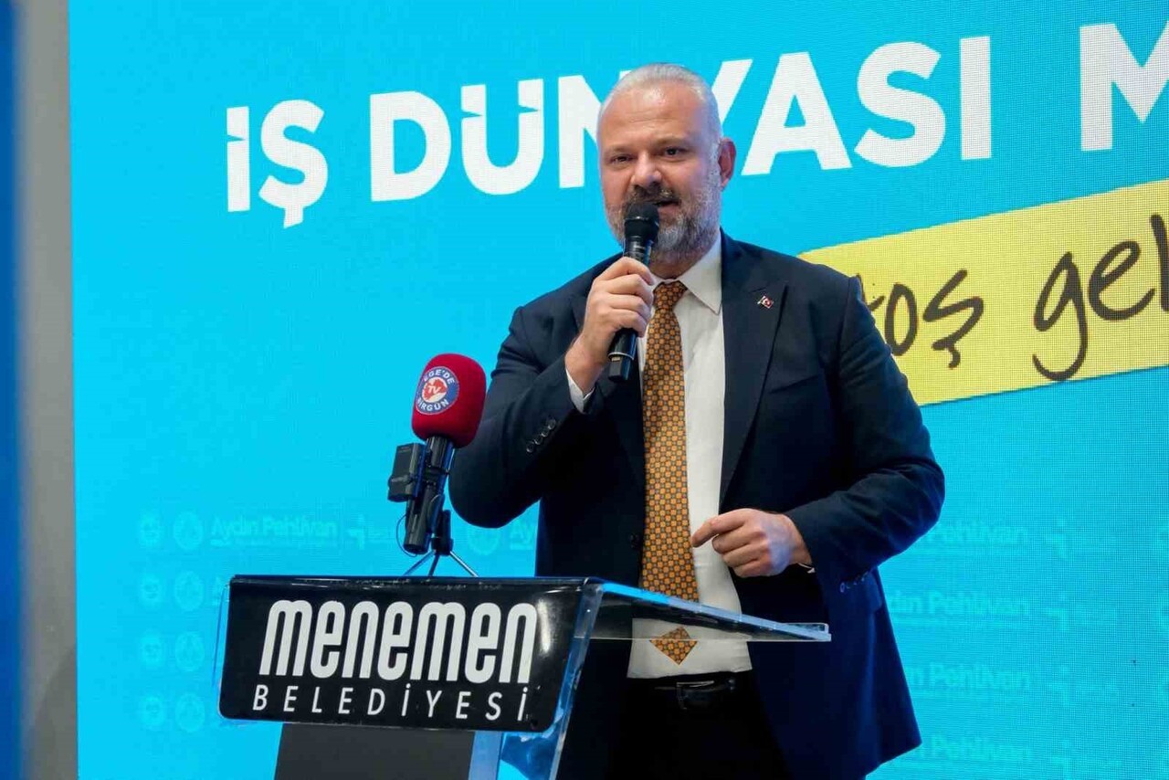 MENEMEN BELEDİYE BAŞKANI AYDIN PEHLİVAN, "İŞ DÜNYASI MENEMEN'DE BULUŞUYOR" ETKİNLİĞİNDE SANAYİCİ...
