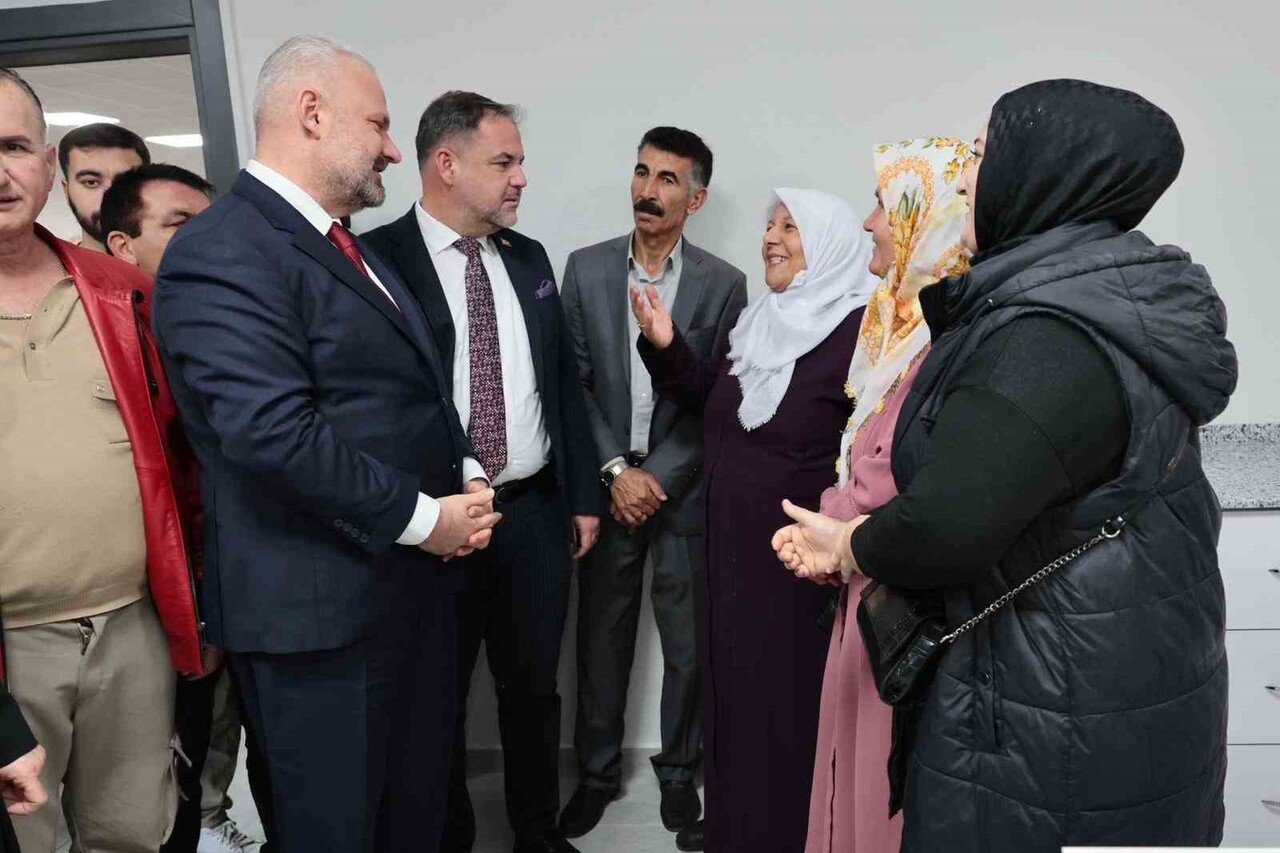 MENEMEN BELEDİYESİNİN KOYUNDERE'DE VATANDAŞLARIN TALEPLERİNE UYGUN ŞEKİLDE TASARLAYARAK YAPIMINI...