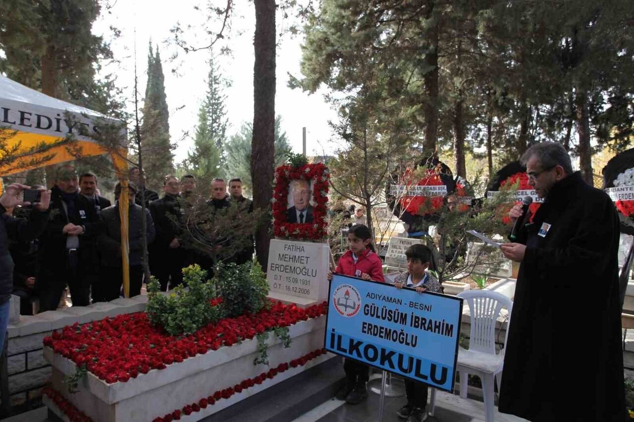 MERİNOS HALI KURUCUSU VE ONURSAL BAŞKANI MERHUM MEHMET ERDEMOĞLU ÖLÜMÜNÜN 19. YILINDA MEZARI...