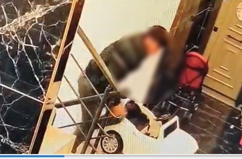 MERSİN'DE BİR APARTMANDAN AKÜLÜ ÇOCUK ARABASI VE BİSİKLET ÇALAN 2 HIRSIZLIK ZANLISI, GÜVENLİK...