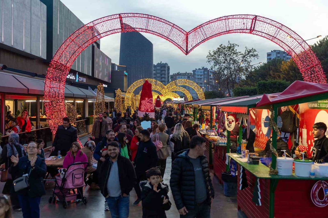 MERSİN'İN ALIŞ VERİŞ MERKEZİ SAYAPARK’TA 6 ARALIK TARİHİNDE BAŞLAYAN 'YILBAŞI FESTİVALİ', ZENGİN...