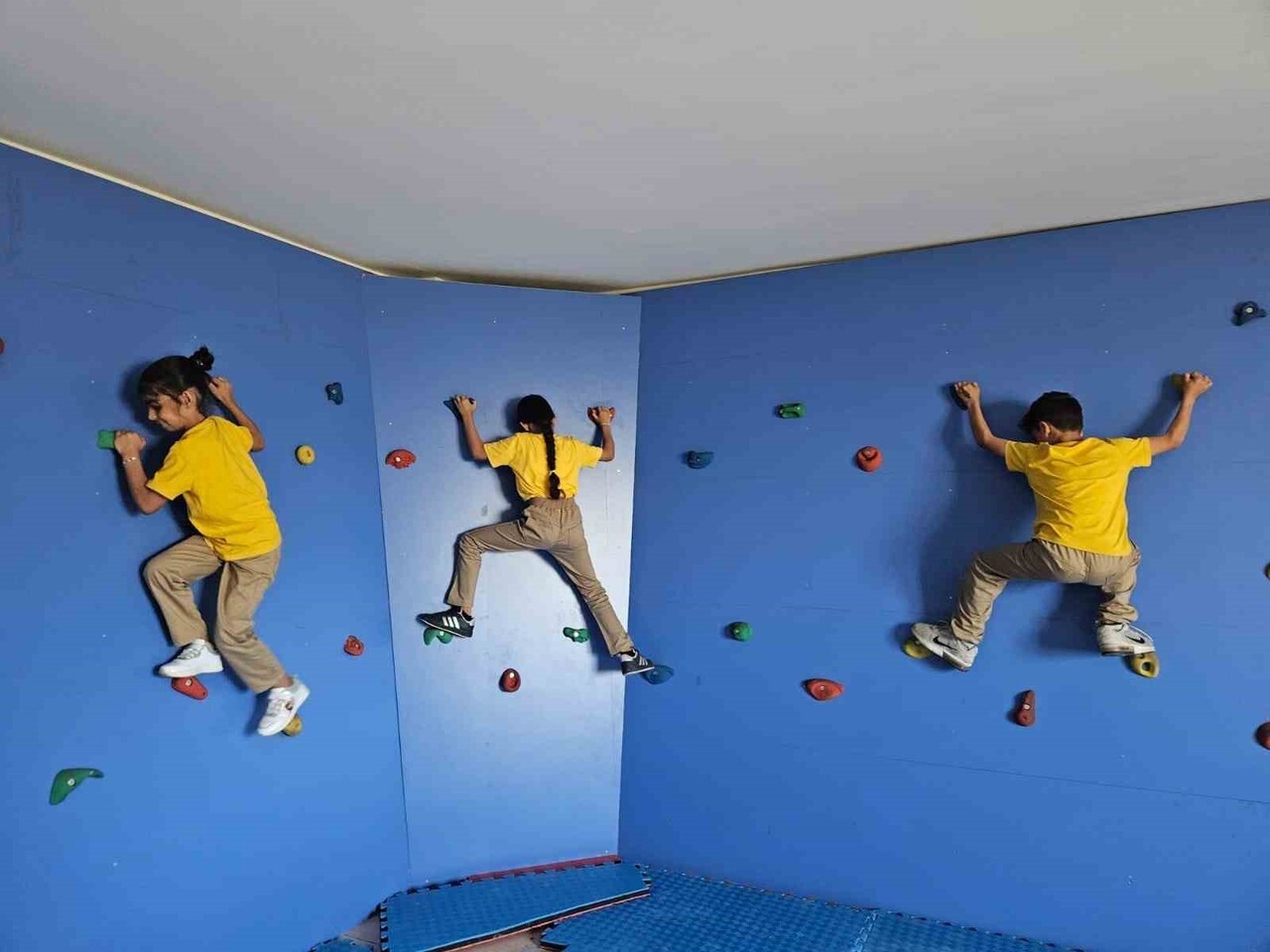 MERSİN'İN MERKEZ İLÇE AKDENİZ BELEDİYESİ KÜLTÜR VE SOSYAL İŞLER MÜDÜRLÜĞÜ BÜNYESİNDE HİZMET VEREN...