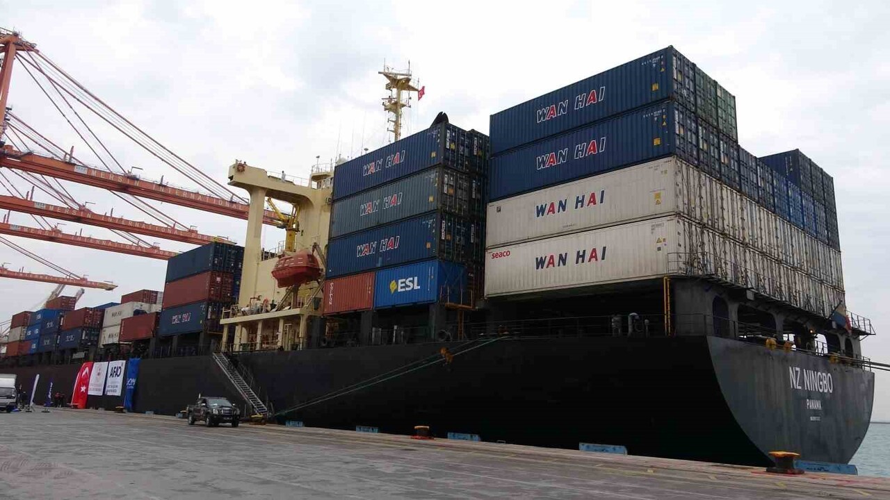 MERSİN' LİMANI'NDAN SUDAN'A ÇADIR TAŞIYAN ‘NZ NINGBO’ İSİMLİ İYİLİK GEMİSİNİ UĞURLAYAN AFAD...