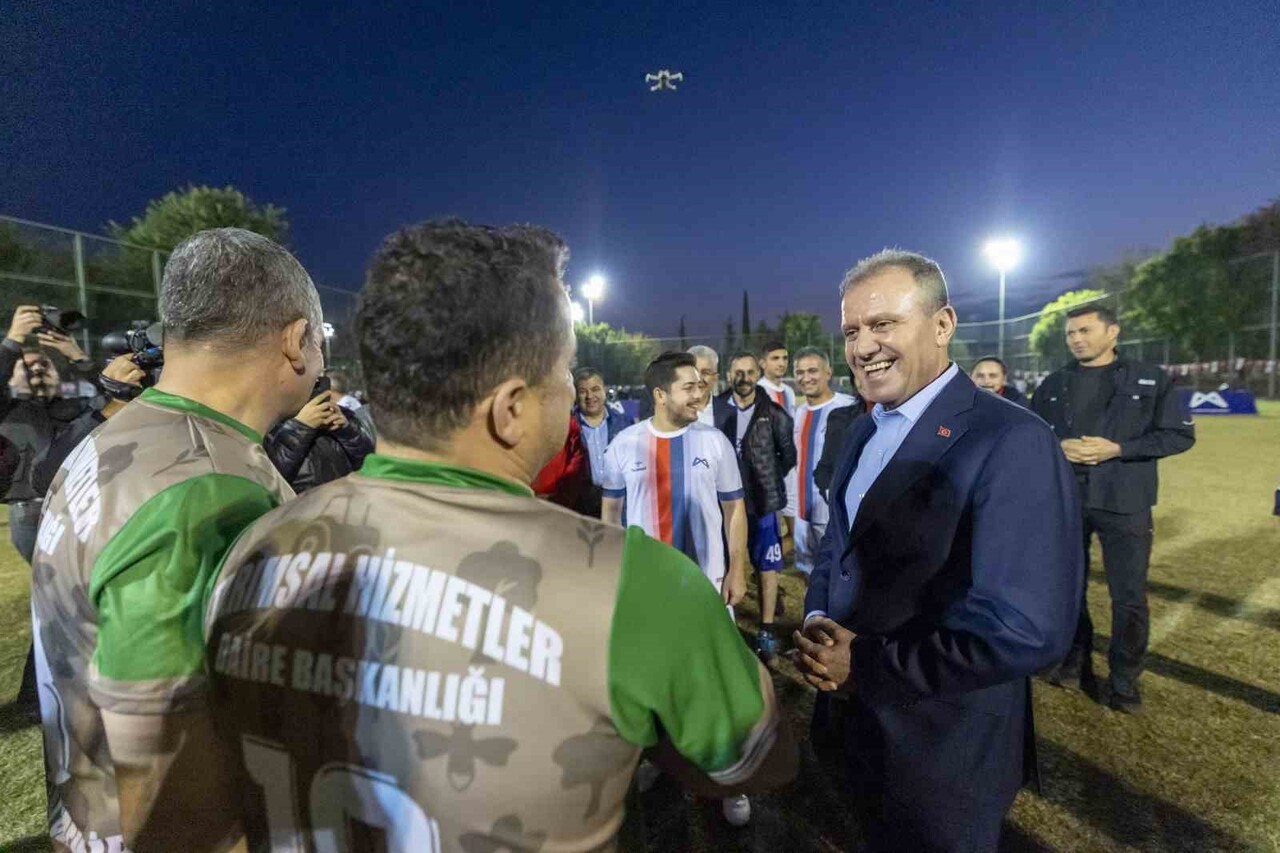 MERSİN BÜYÜKŞEHİR BELEDİYE BAŞKANI VAHAP SEÇER, BÜYÜKŞEHİR BELEDİYESİ PERSONELİNİN KATILIMIYLA...