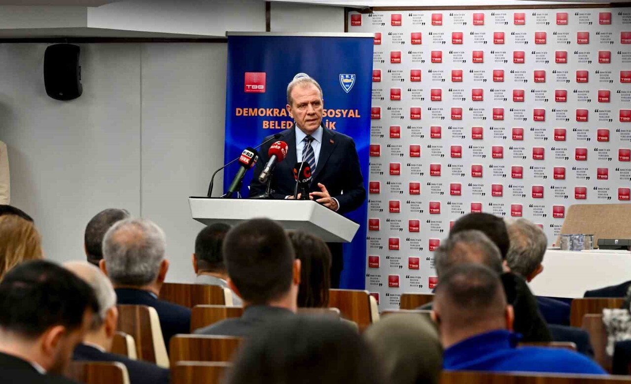 MERSİN BÜYÜKŞEHİR BELEDİYE BAŞKANI VAHAP SEÇER, KATILDIĞI SEMPOZYUMDA DEMOKRATİK VE SOSYAL...