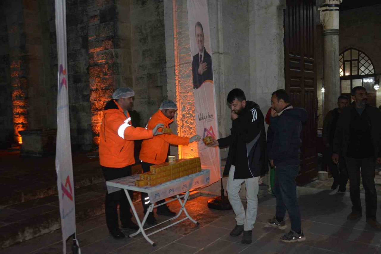 MERSİN’DE REGAİP KANDİLİ DOLAYISIYLA 13 İLÇEDE CAMİLER VE KENT MERKEZLERİNDE KURULAN NOKTALARDA...