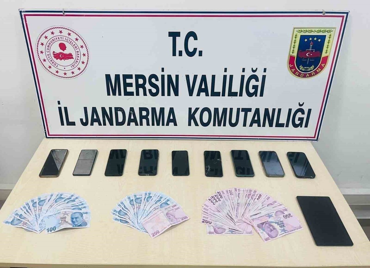 MERSİN’DE SOSYAL MEDYA ÜZERİNDEN SAHTE TOKİ VE İKİNCİ EL İLANLARIYLA VATANDAŞLARI DOLANDIRDIĞI...