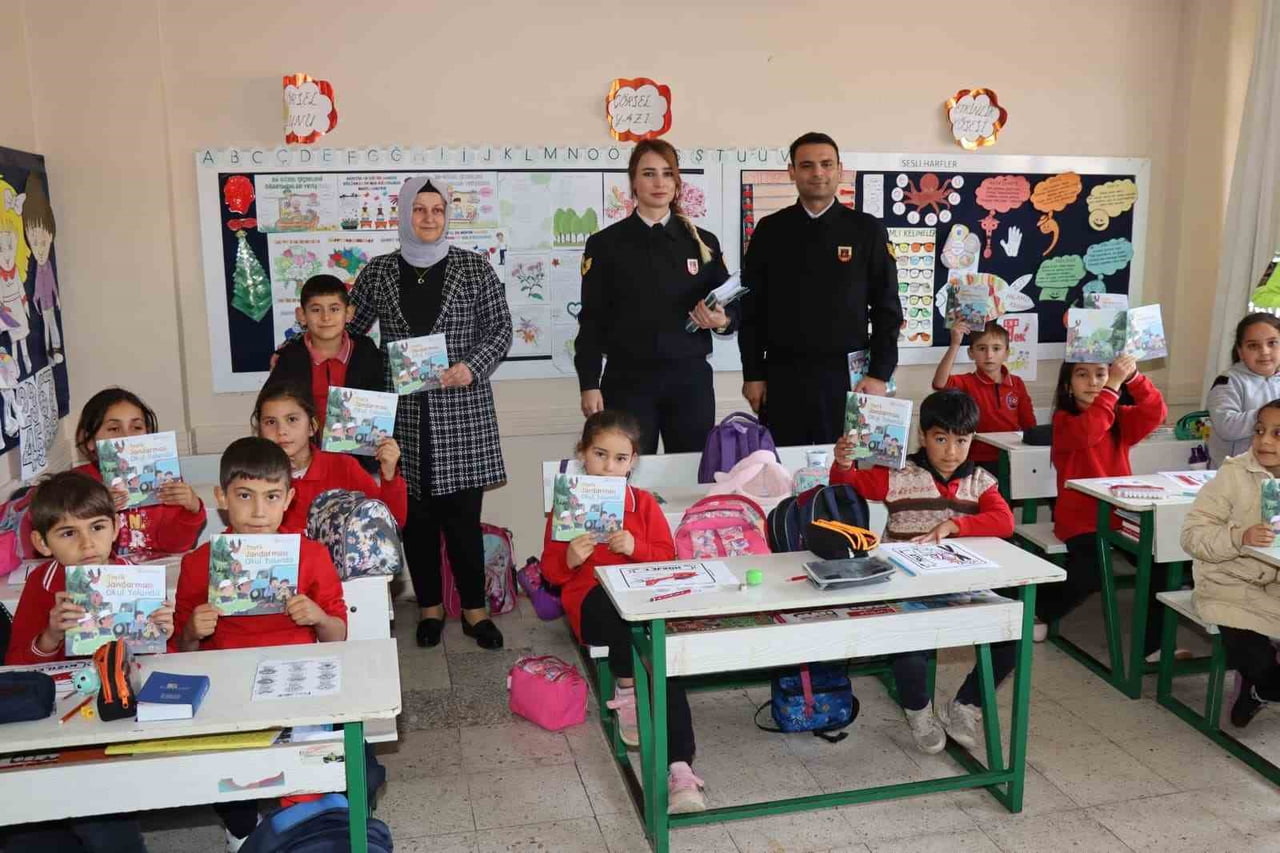 MERSİN İL JANDARMA KOMUTANLIĞI EKİPLERİ, ERDEMLİ İLÇESİNDE BULUNAN KARAYAKUP İLKOKULU VE...