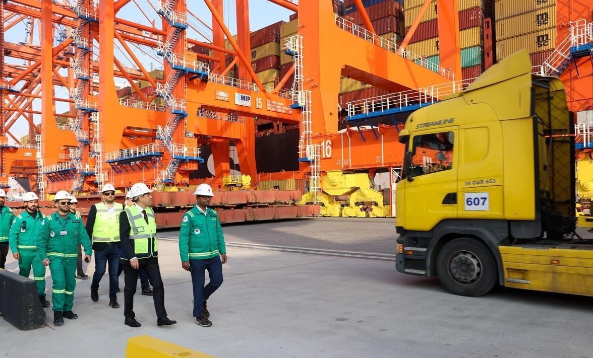 MERSİN VALİSİ ATİLLA TOROS, MERSİN ULUSLARARASI LİMANI’NDA İNCELEMELERDE BULUNDU.