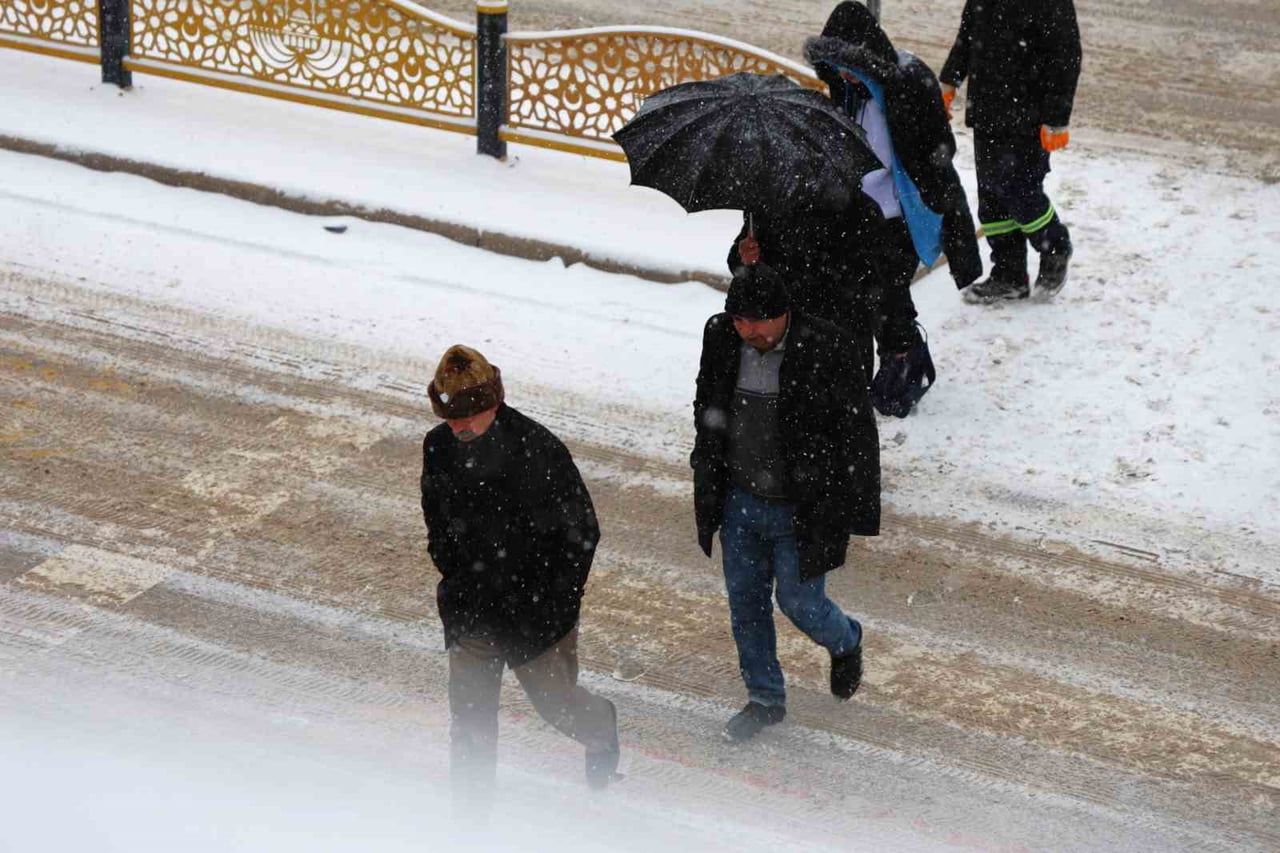 METEOROLOJİ 13. BÖLGE MÜDÜRLÜĞÜ’NÜN UYARISINI YAPTIĞI KAR YAĞIŞI, SABAH SAATLERİNDE KENT GENELİNDE...