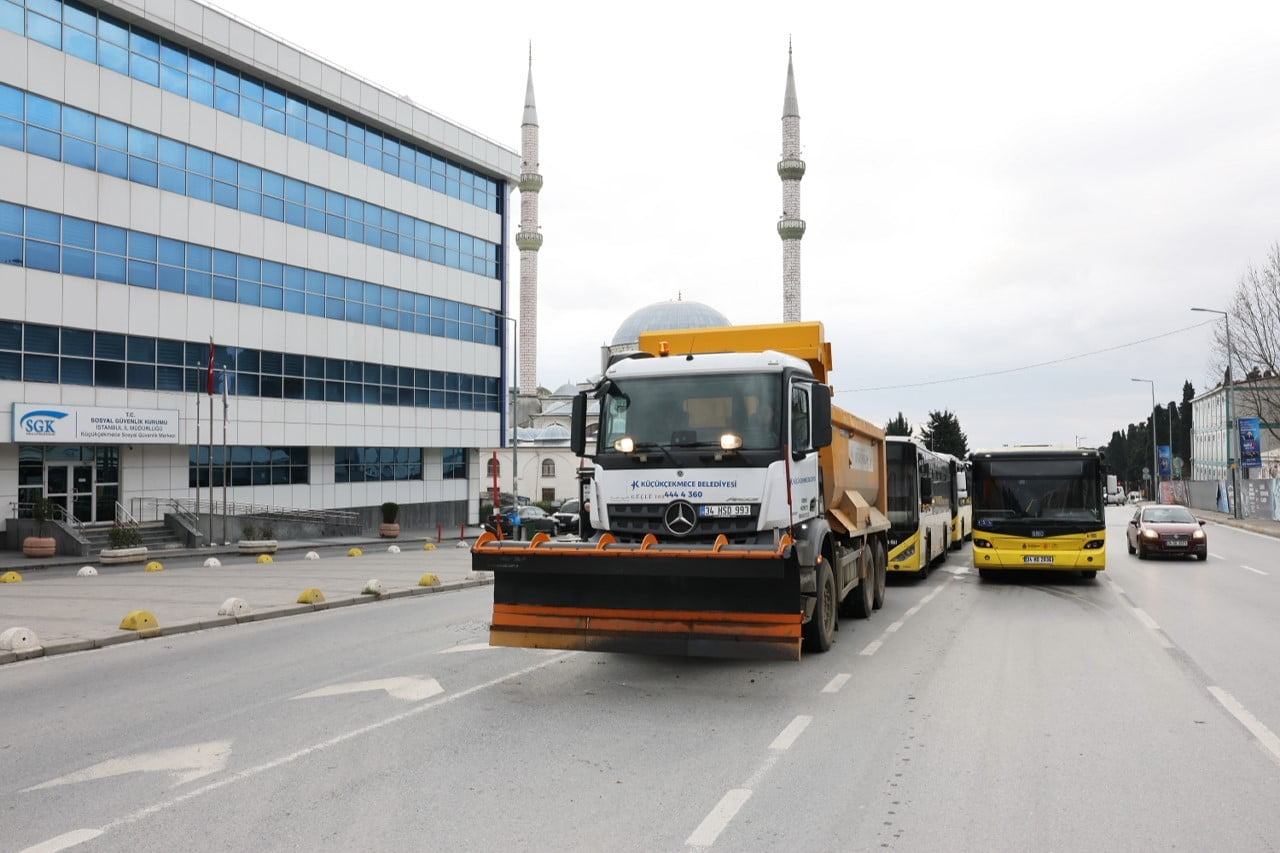 METEOROLOJİ VE AKOM TARAFINDAN YAPILAN UYARILARIN ARDINDAN BUZLANMA VE YAŞANABİLECEK...