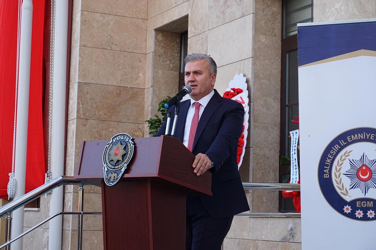 MİLLETVEKİLİ MUSTAFA CANBEY'İN ADINI KULLANARAK DOLANDIRICILIK YAPAN 2 KİŞİ TUTUKLANDI