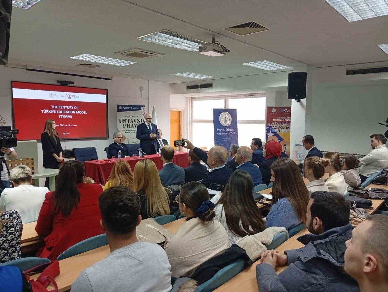 MİLLİ EĞİTİM BAKAN YARDIMCISI ÖMER FARUK YELKENCİ, BOSNA HERSEK’İN TUZLA KANTONU’NDA GÖRÜŞMELER...