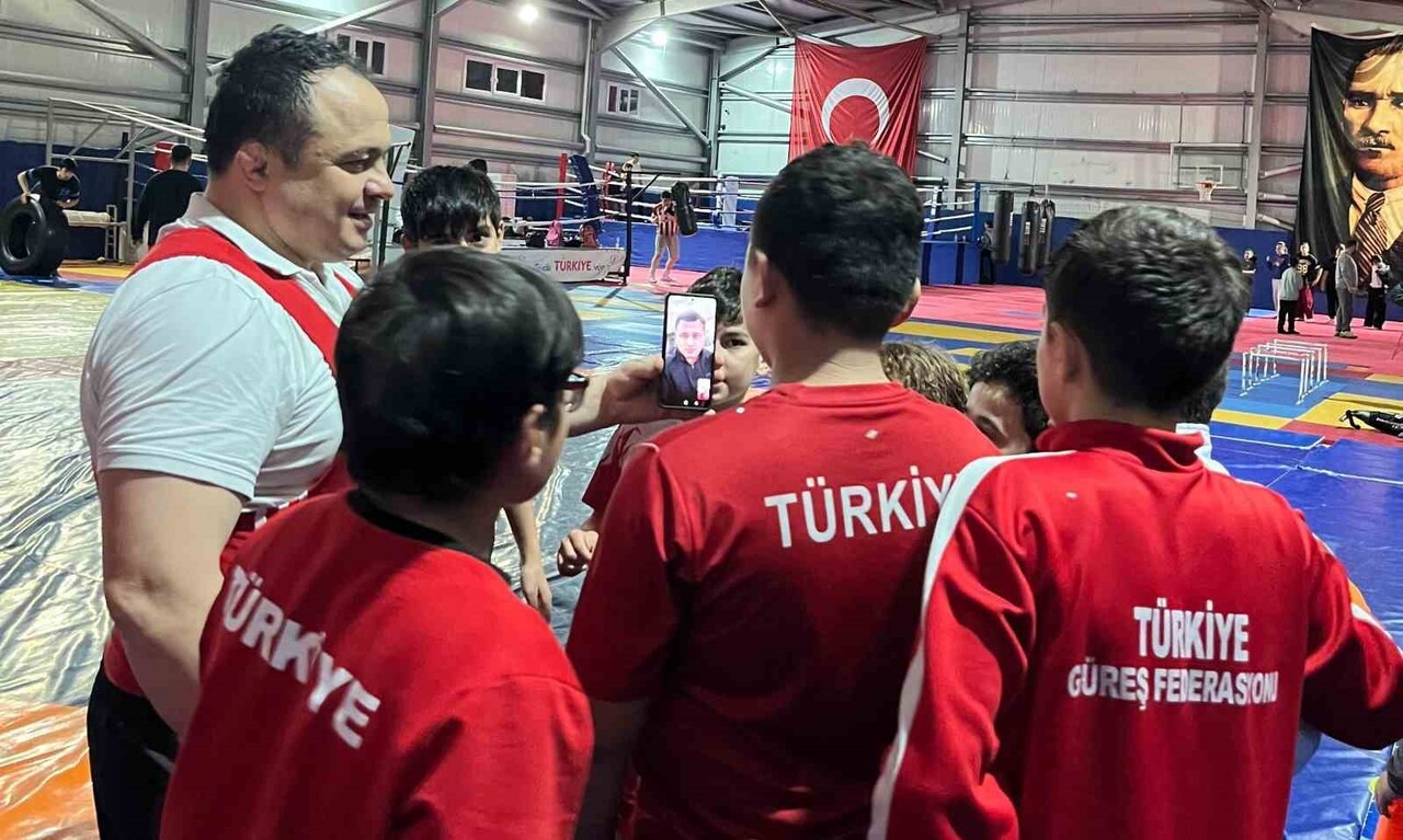 MİLLİ GÜREŞÇİ VE GREKOROMEN STİLİN ÖNEMLİ İSİMLERİNDEN RIZA KAYAALP, VEZİRKÖPRÜ GENÇLİK VE SPOR...