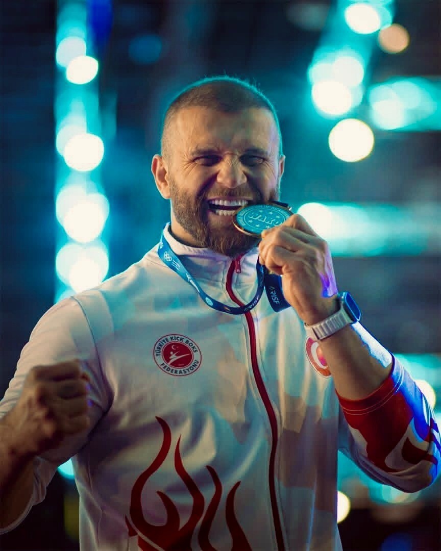MİLLİ SPORCU KADİR YILDIRIM, WAKO BÜYÜKLER KİCK BOKS DÜNYA ŞAMPİYONASI'NDA ÜST ÜSTE ELDE ETTİĞİ...