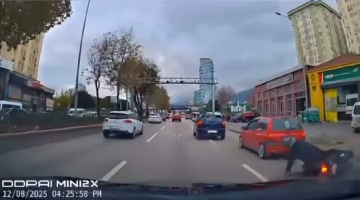 MOTORCUNUN ÖLÜMDEN DÖNDÜĞÜ ANLAR KAMERADA