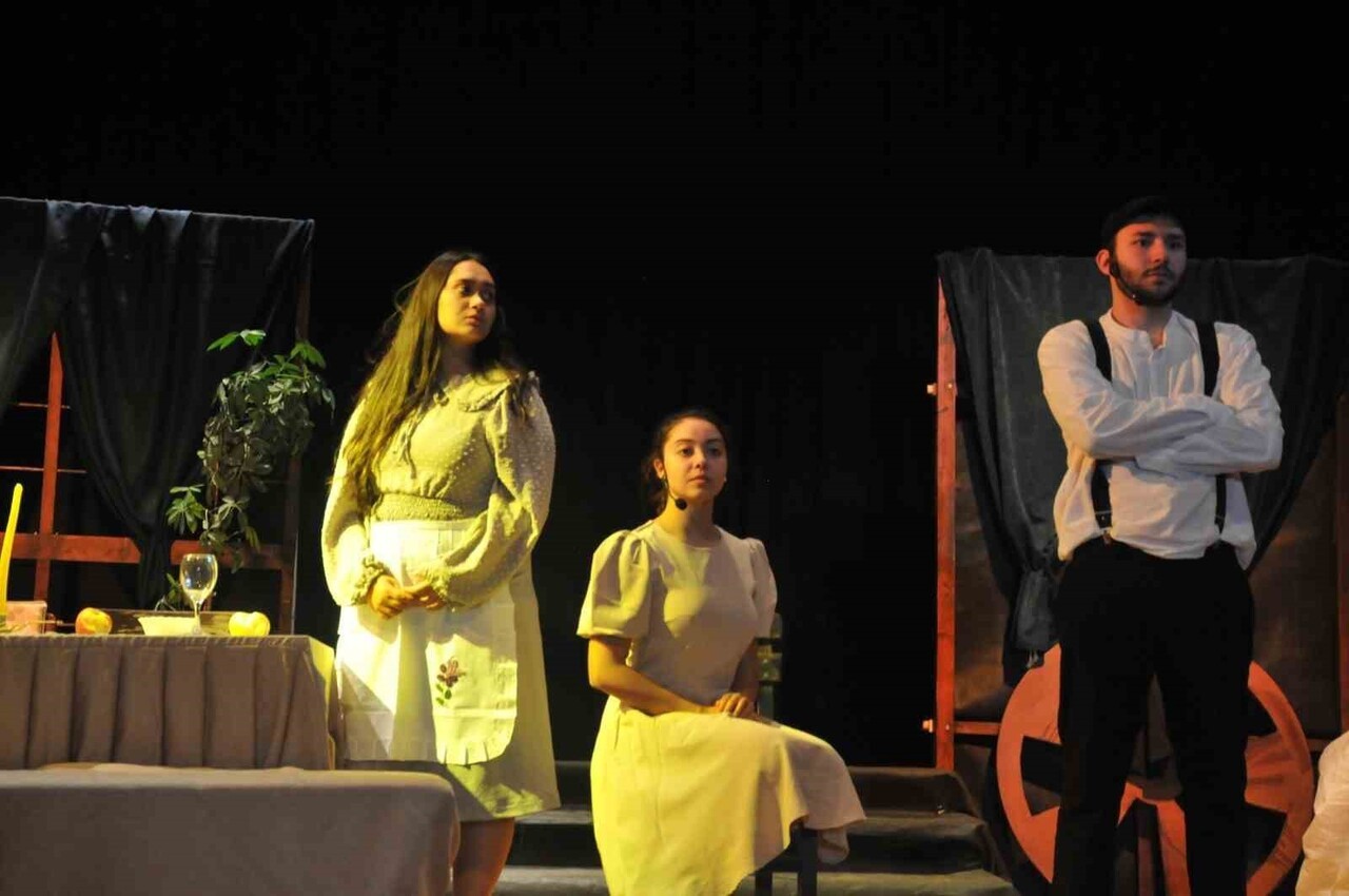 MSKÜ'DE TİYATRO RÜZGARI "MATMAZEL JULİE" İZLEYİCİYİ BÜYÜLEDİ