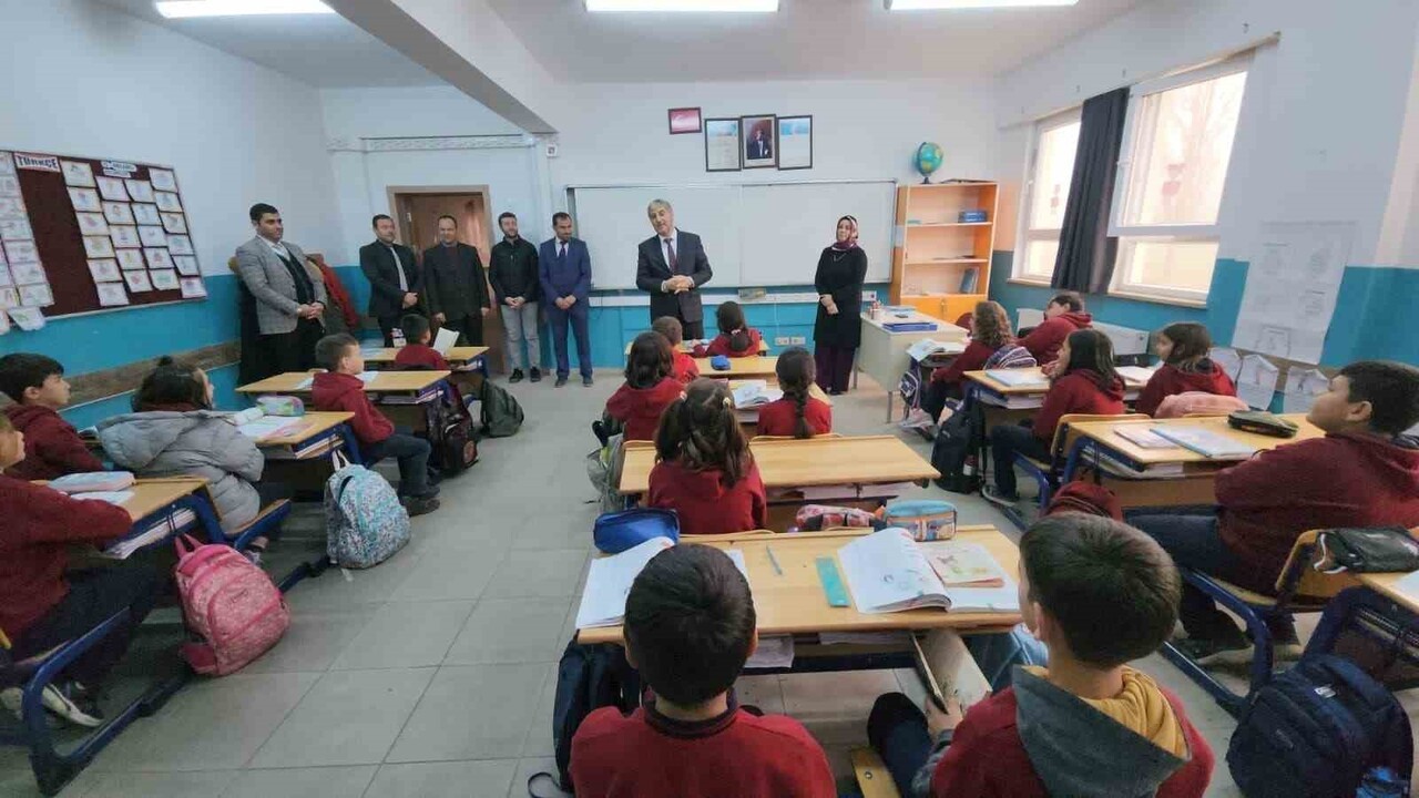 MÜDÜR YILMAZ: "MİLLÎ VE MANEVÎ DEĞERLERE BAĞLI, GÜÇLÜ BİREYLER YETİŞTİRMEK...