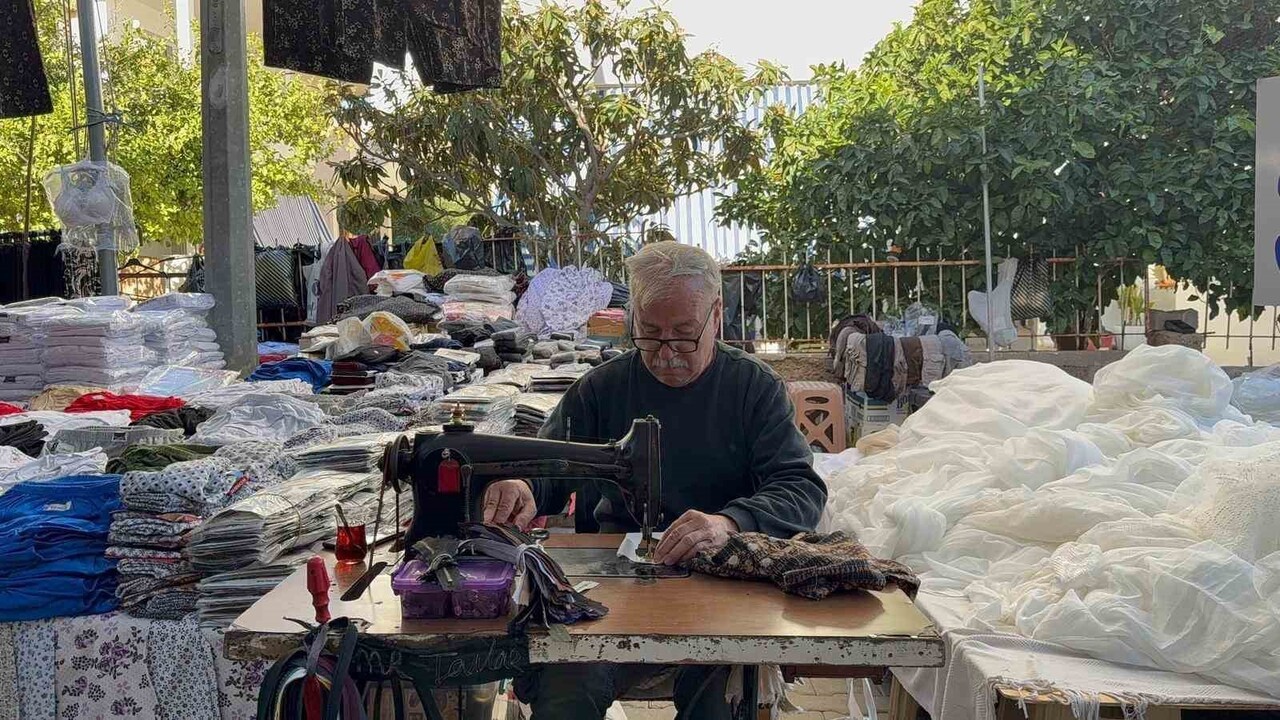 MUĞLA'NIN DATÇA İLÇESİNDEKİ SEMT PAZARINDA TEZGAH AÇAN ESNAF ARASINDA YER ALAN 63 YAŞINDAKİ İSMAİL...