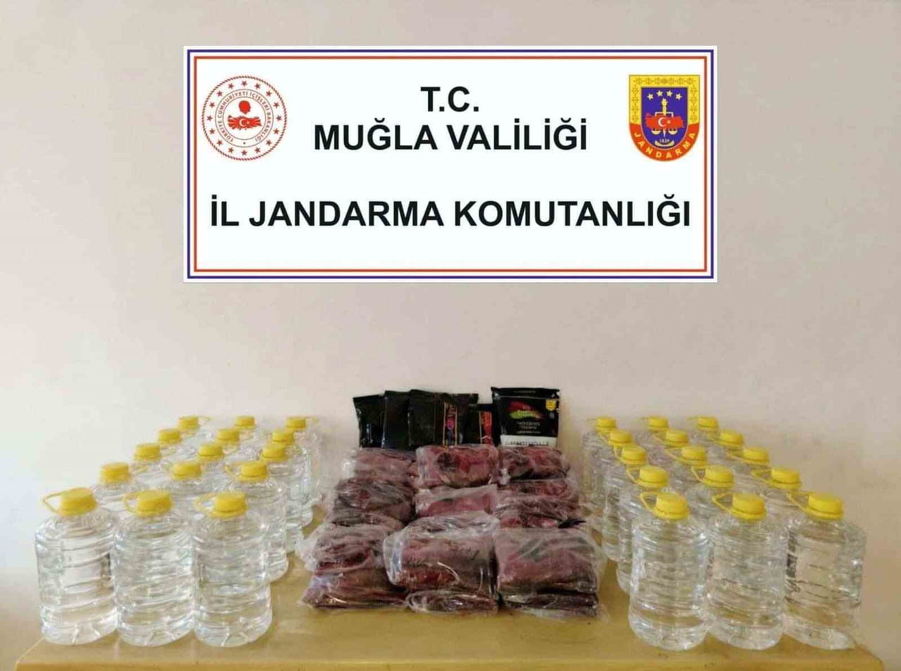 MUĞLA’DA YENİL YIL ÖNCESİ 1 TON 235 LİTRE KAÇAK İÇKİ ELE GEÇİRİLDİ