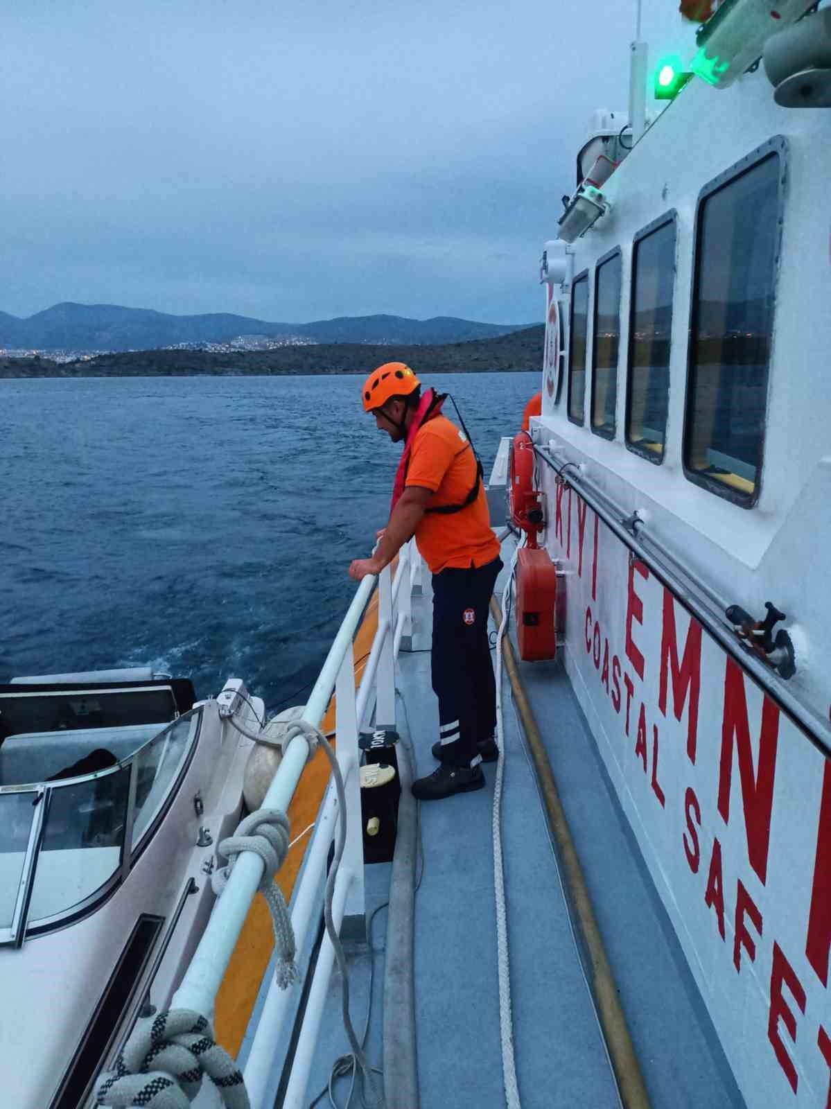 MUĞLA’NIN BODRUM İLÇESİ AÇIKLARINDA SU ALAN VE İÇİNDE BİR KİŞİ BULUNAN 9 METRE UZUNLUĞUNDAKİ...